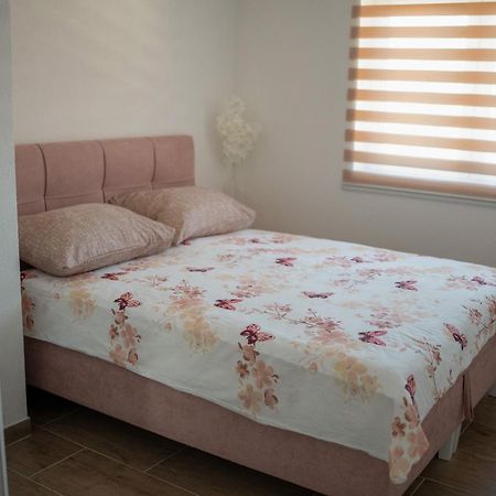 Apartmani Elegance Тузла Экстерьер фото
