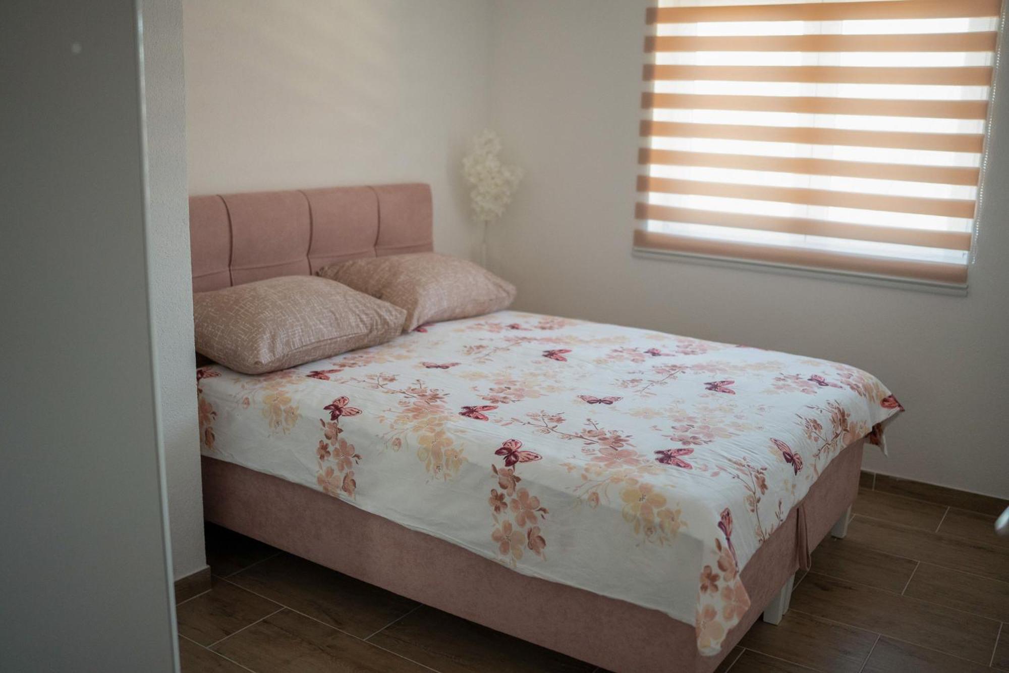 Apartmani Elegance Тузла Экстерьер фото