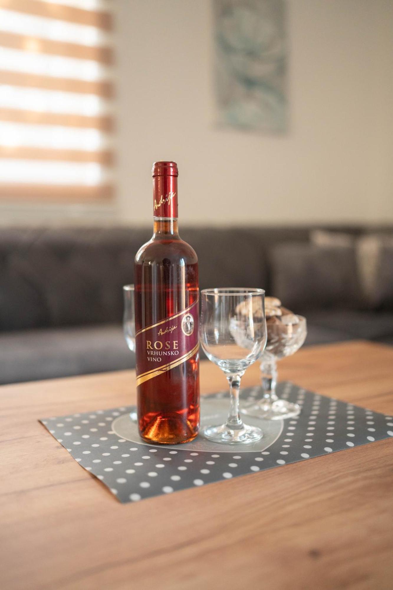Apartmani Elegance Тузла Экстерьер фото