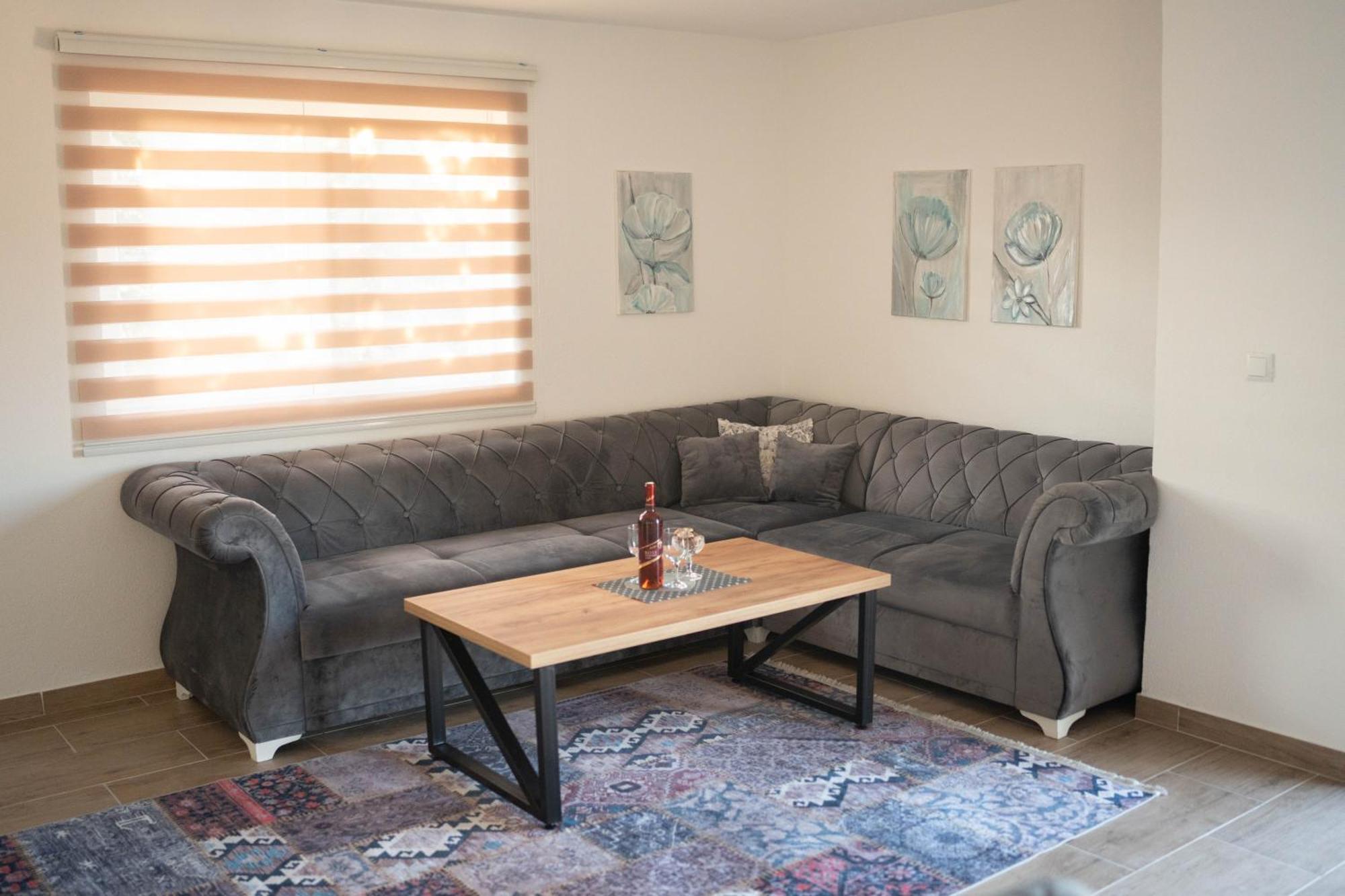 Apartmani Elegance Тузла Экстерьер фото