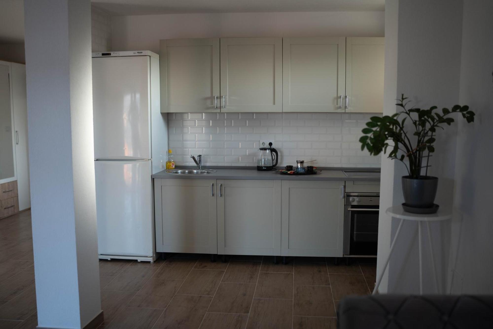 Apartmani Elegance Тузла Экстерьер фото