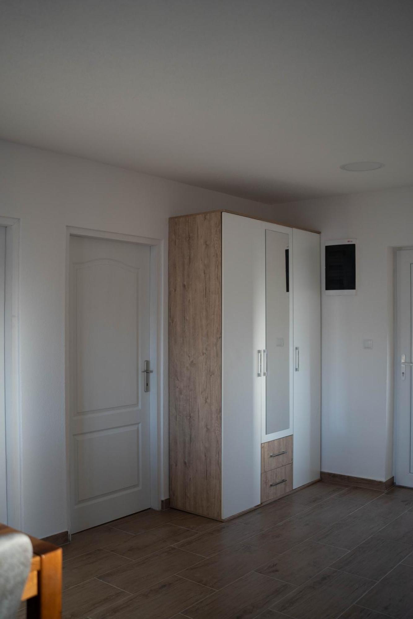 Apartmani Elegance Тузла Экстерьер фото