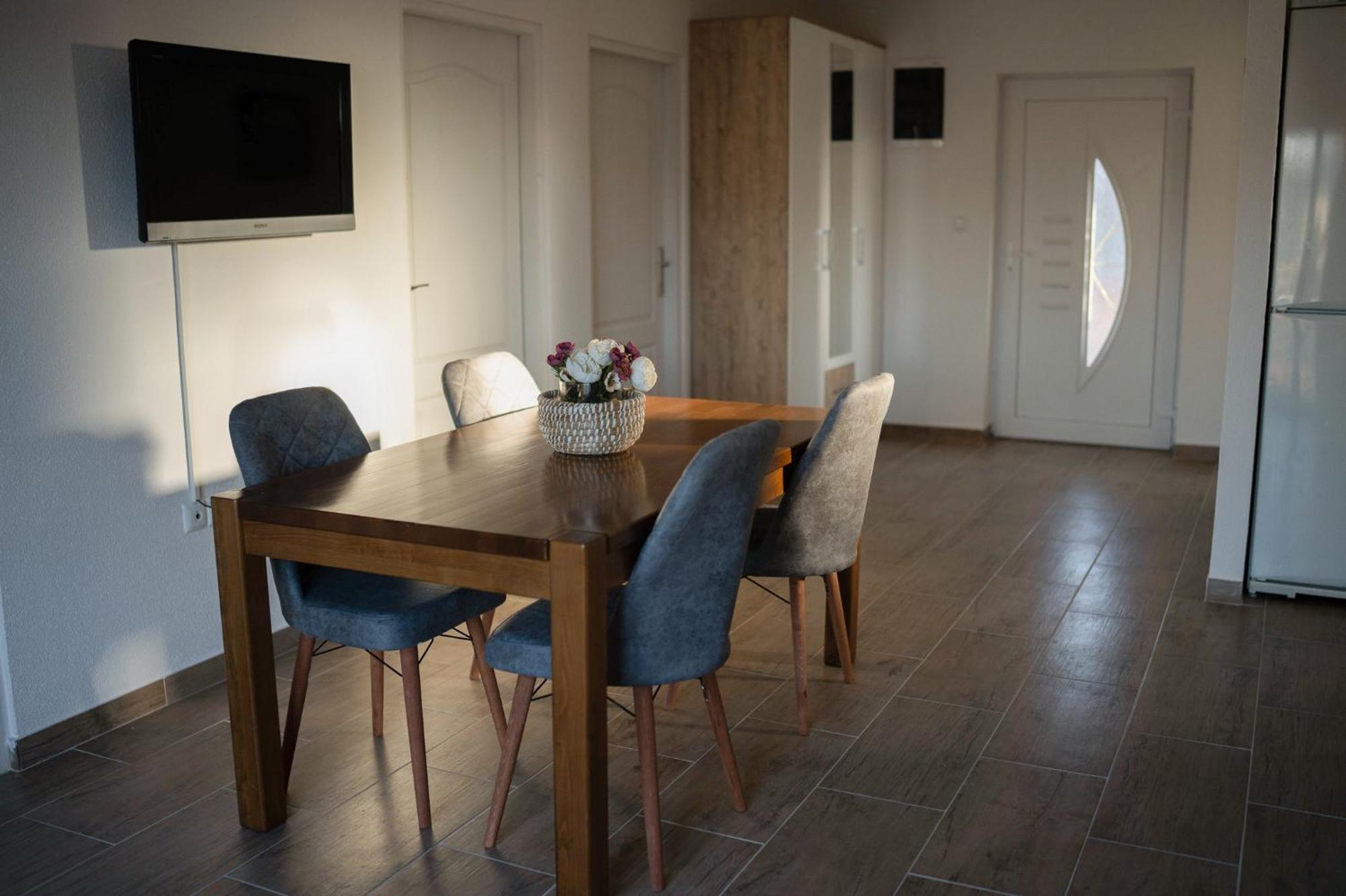 Apartmani Elegance Тузла Экстерьер фото