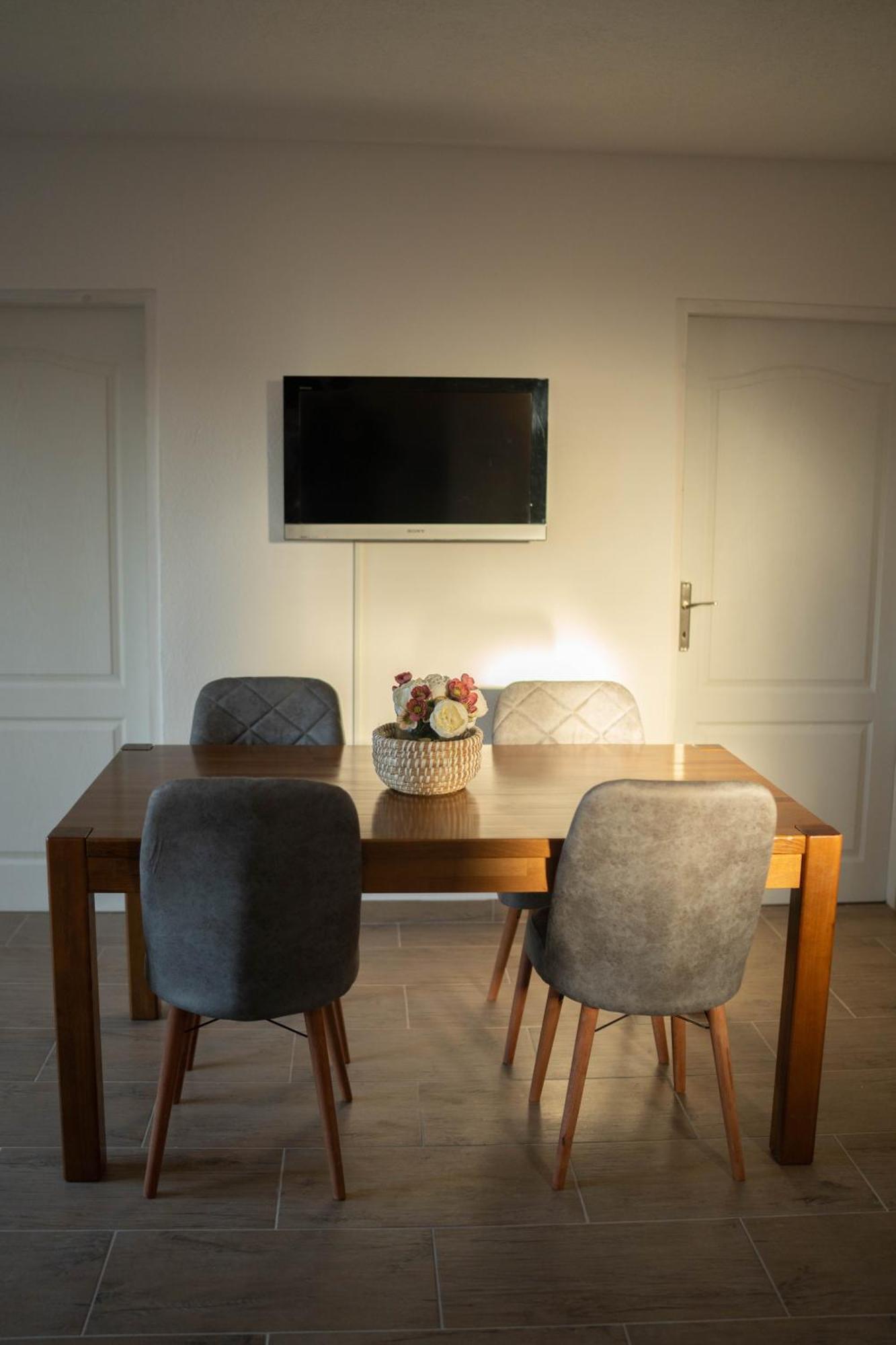 Apartmani Elegance Тузла Экстерьер фото