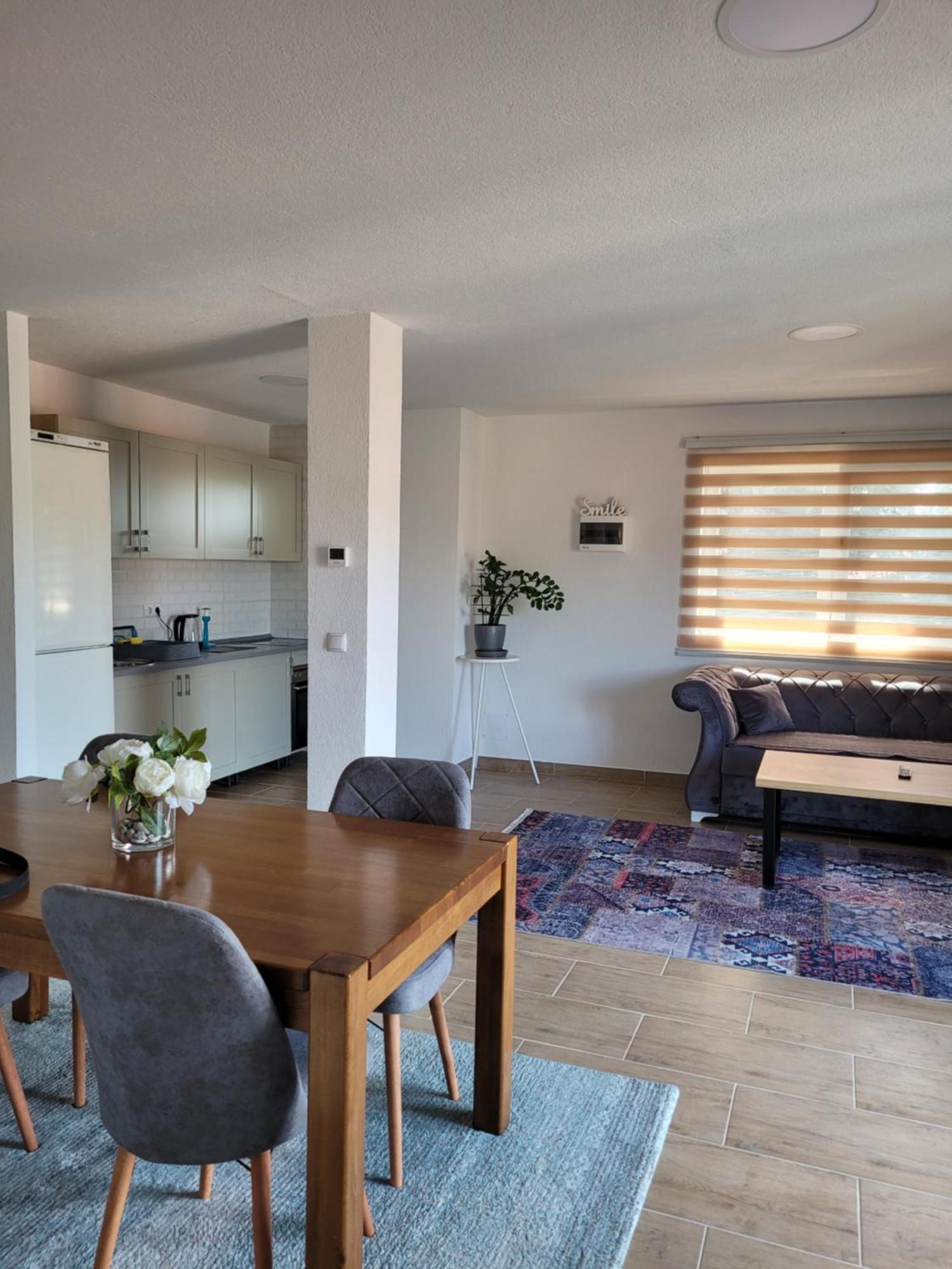 Apartmani Elegance Тузла Экстерьер фото