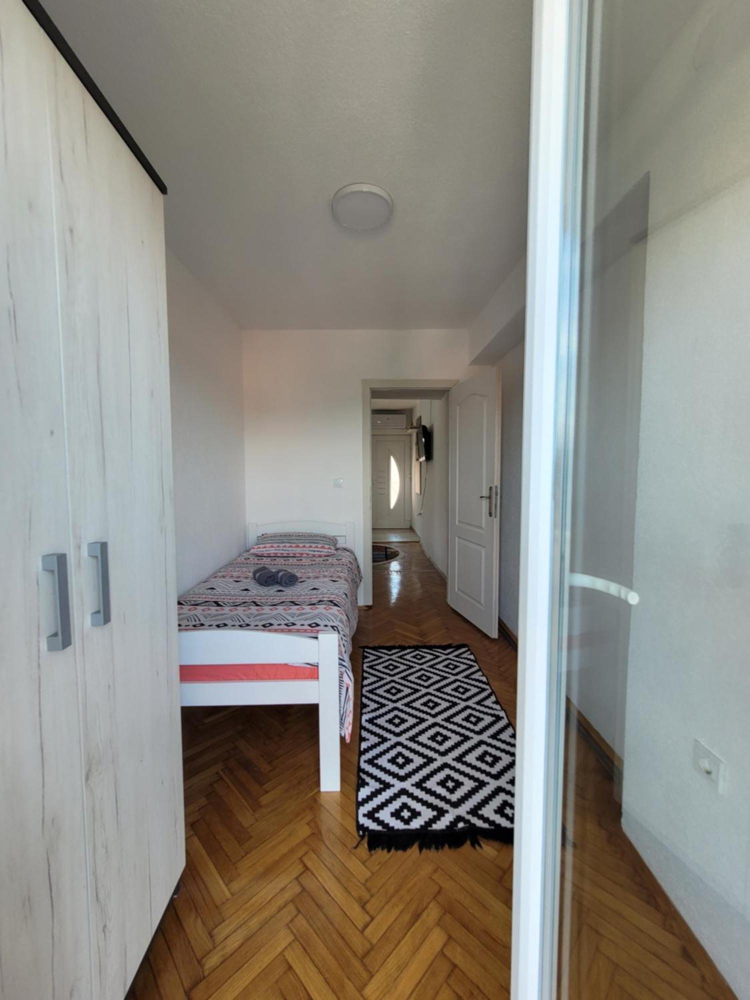 Apartmani Elegance Тузла Экстерьер фото