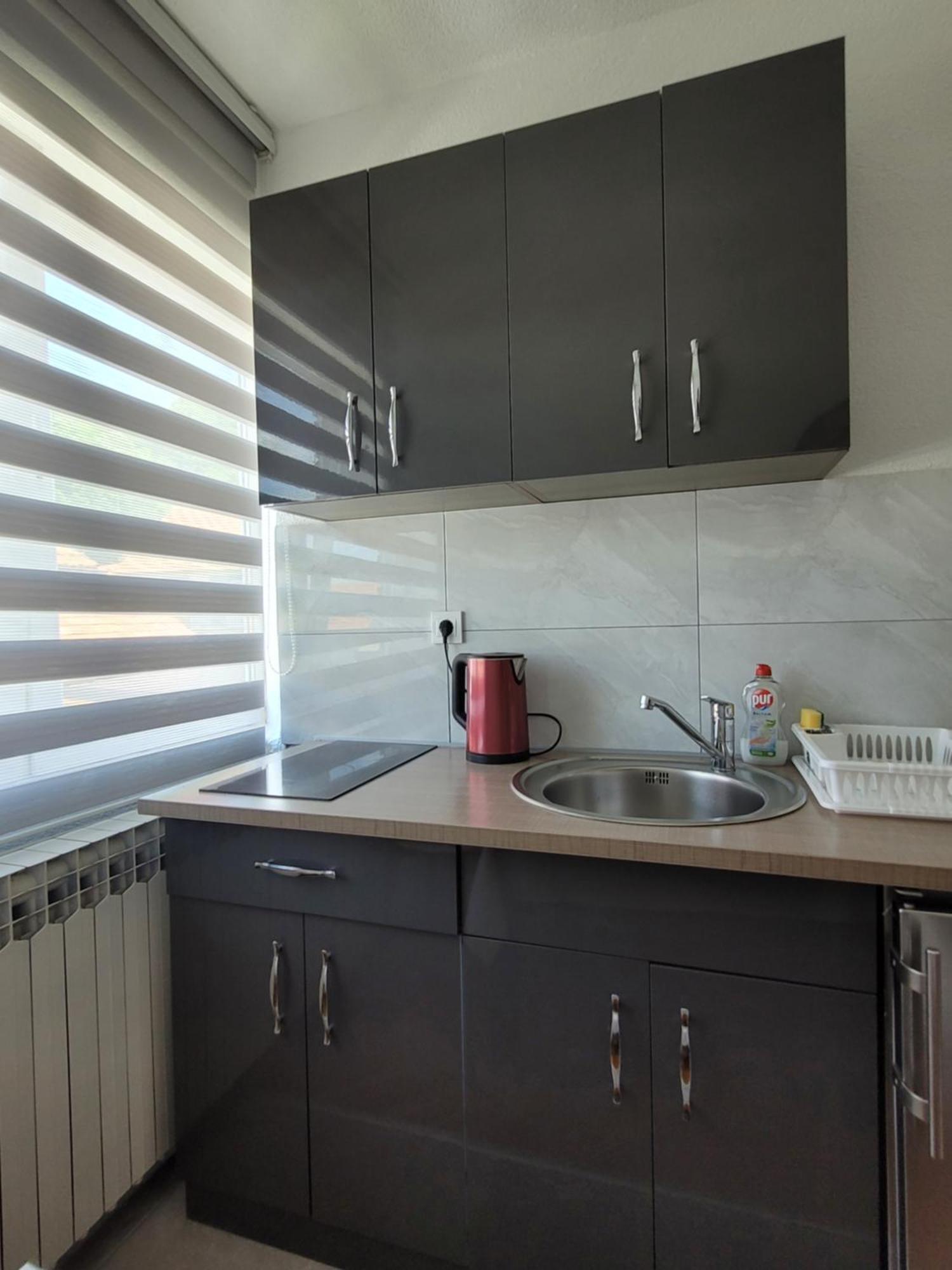 Apartmani Elegance Тузла Экстерьер фото