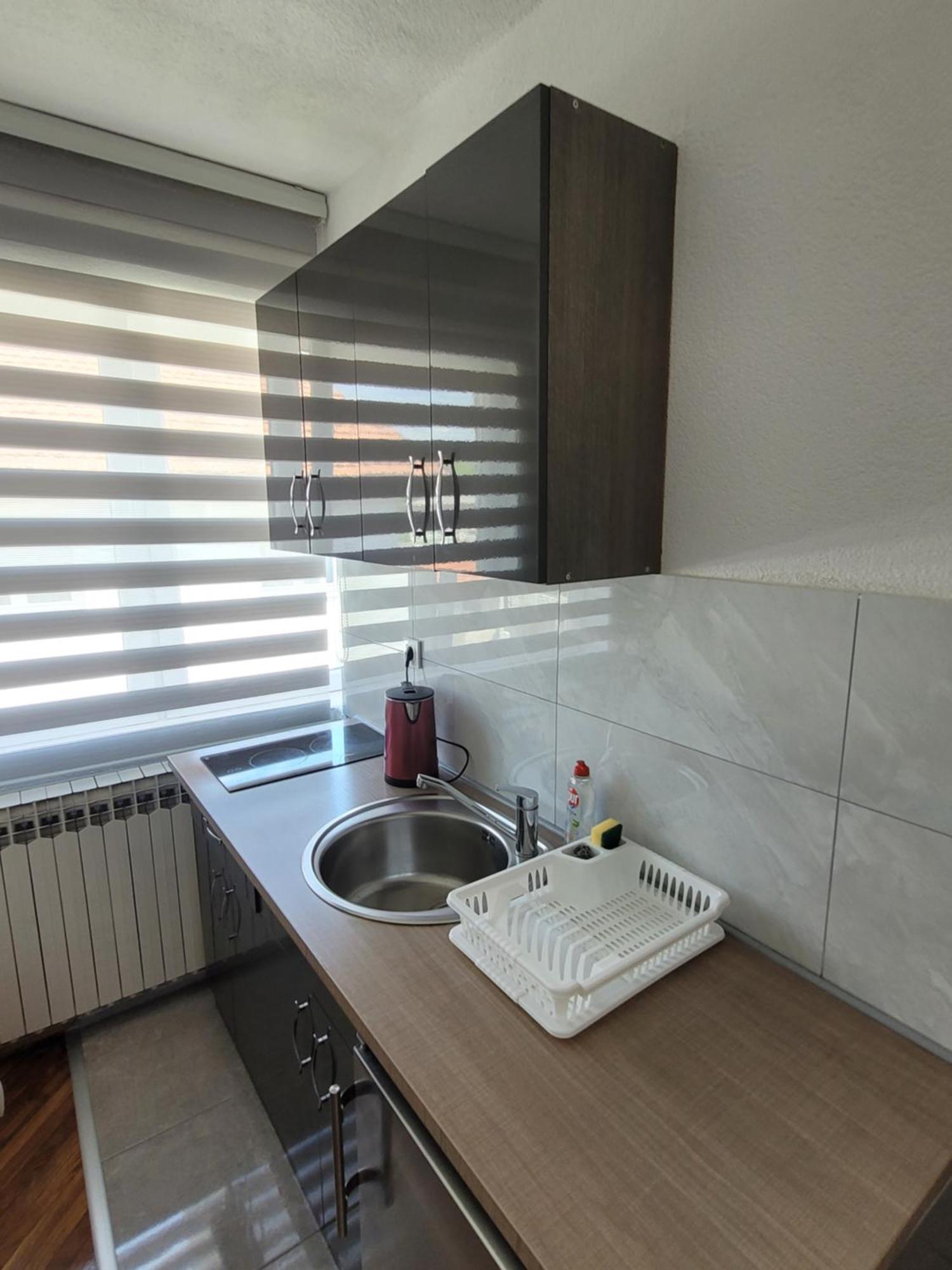 Apartmani Elegance Тузла Экстерьер фото