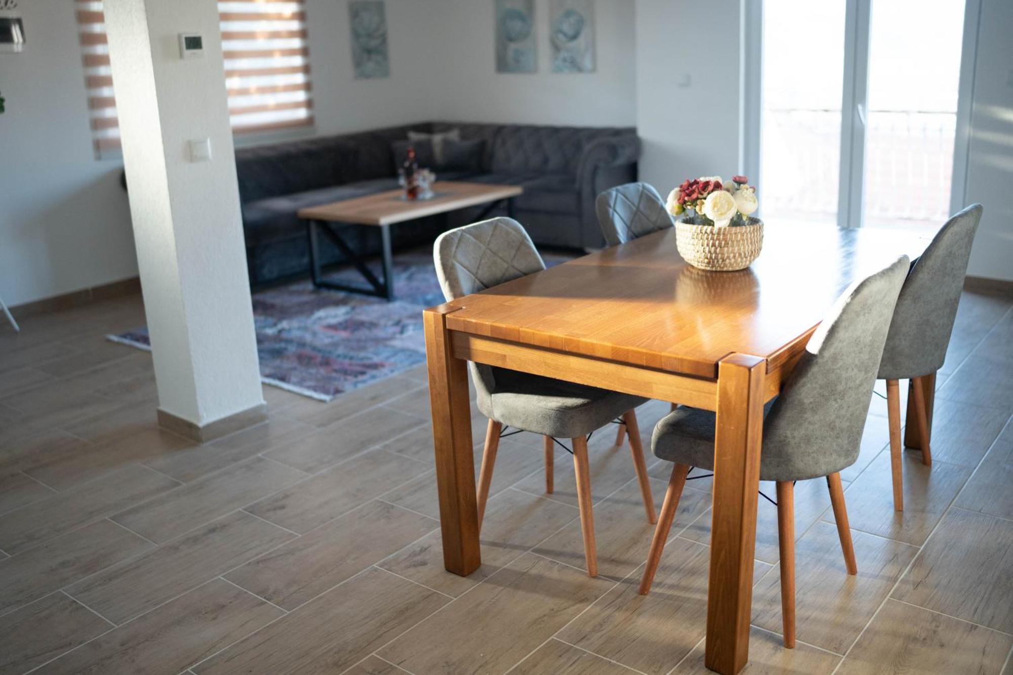 Apartmani Elegance Тузла Экстерьер фото