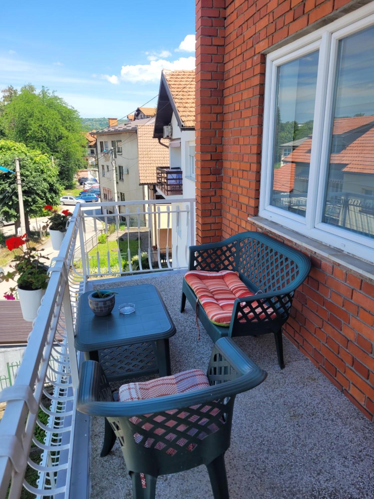 Apartmani Elegance Тузла Экстерьер фото