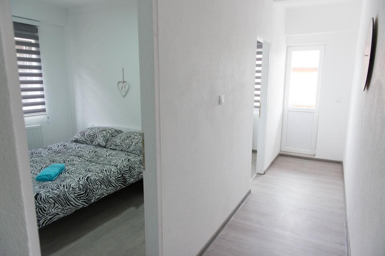 Apartmani Elegance Тузла Экстерьер фото