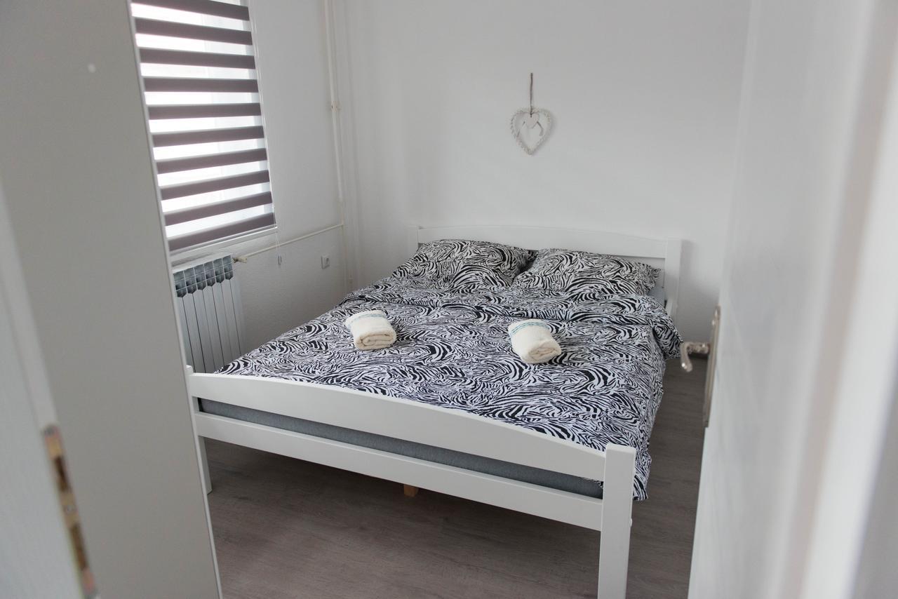 Apartmani Elegance Тузла Экстерьер фото